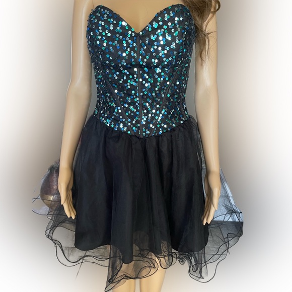 Black Sleeveless Blue Sequins Embellished Fit & Flare Dress Size 9/10 - Picture 1 of 16